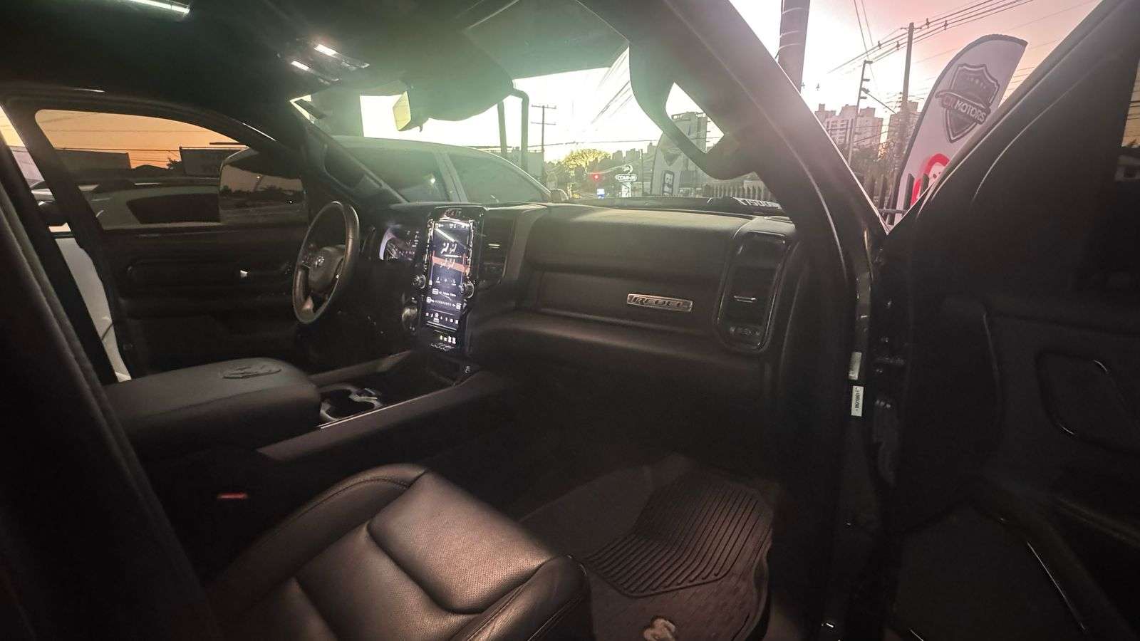 RAM 1500 Rebel 5.7 V8 4X4 C.D. 2024 - miniatura 9