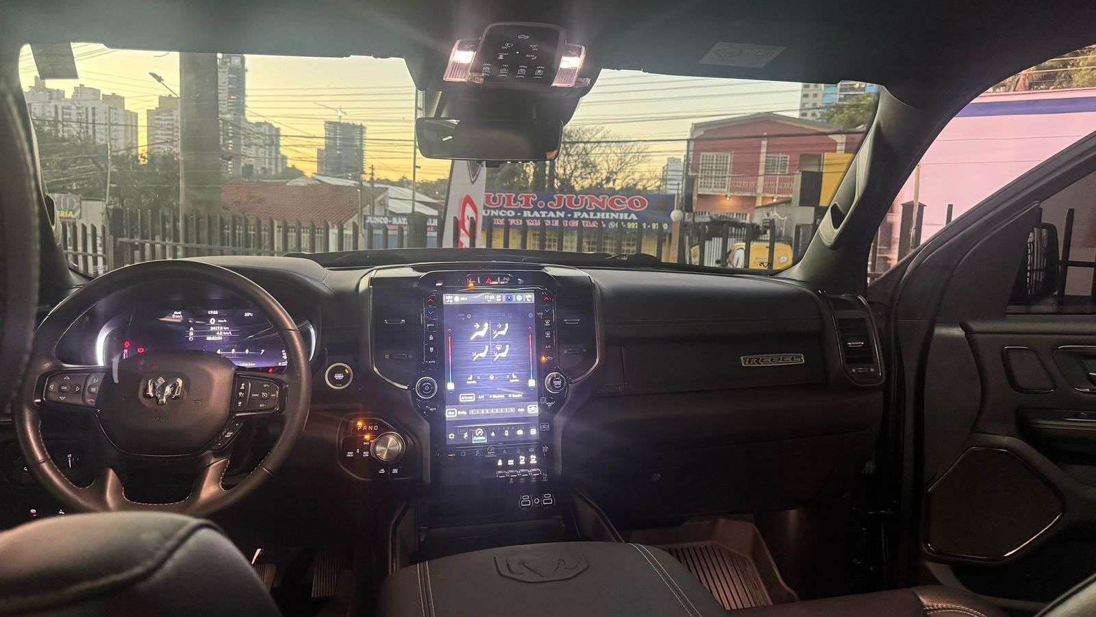 RAM 1500 Rebel 5.7 V8 4X4 C.D. 2024 - miniatura 8