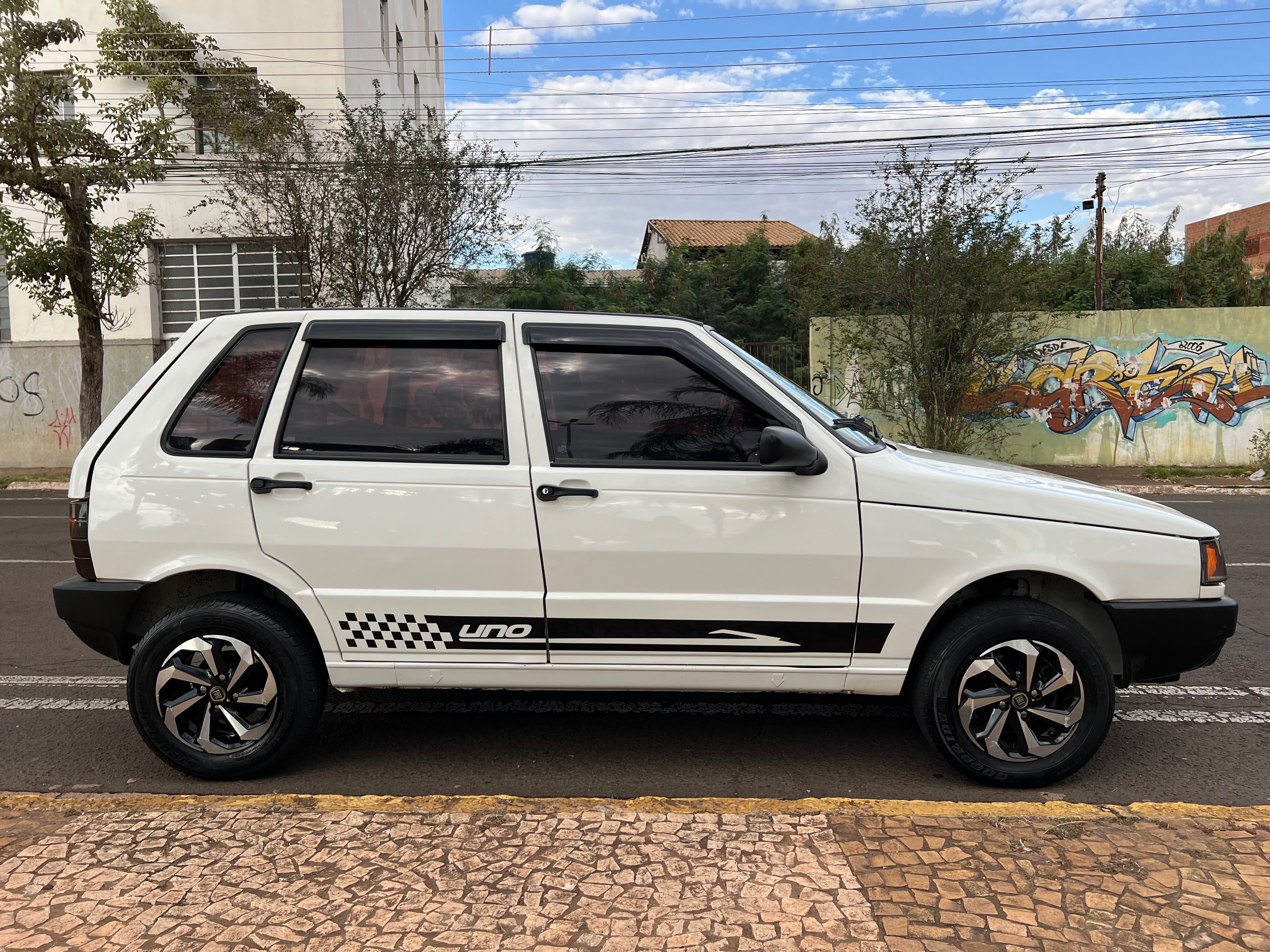 FIAT Uno Mille 1.0 Fire 4p. 2004 - miniatura 4