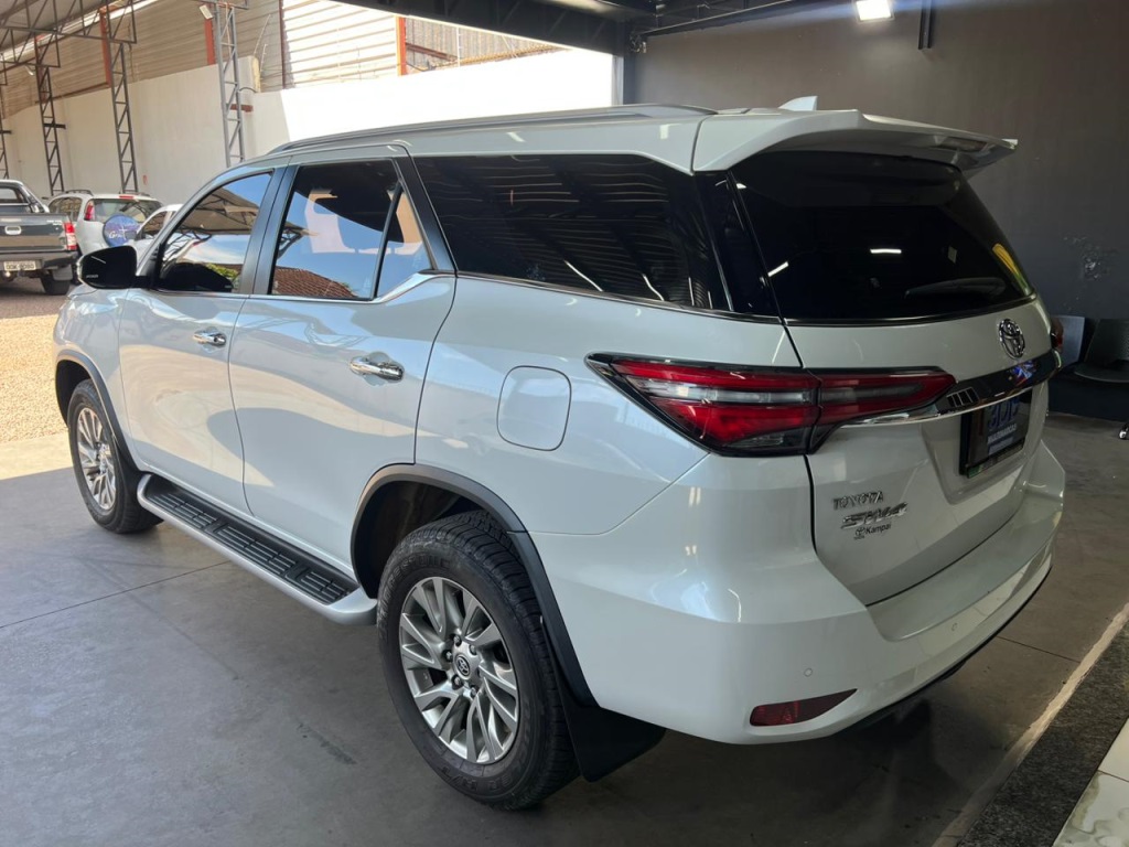 TOYOTA Hilux SW4 SRX D4-D 2.8TDi 16v 4x4 2023 - miniatura 7