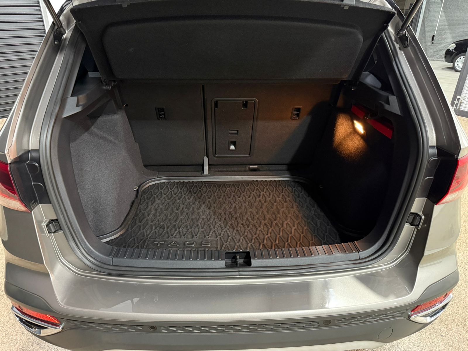 VOLKSWAGEN Taos Launch Edition 1.4 16v TSi 2022 - miniatura 8