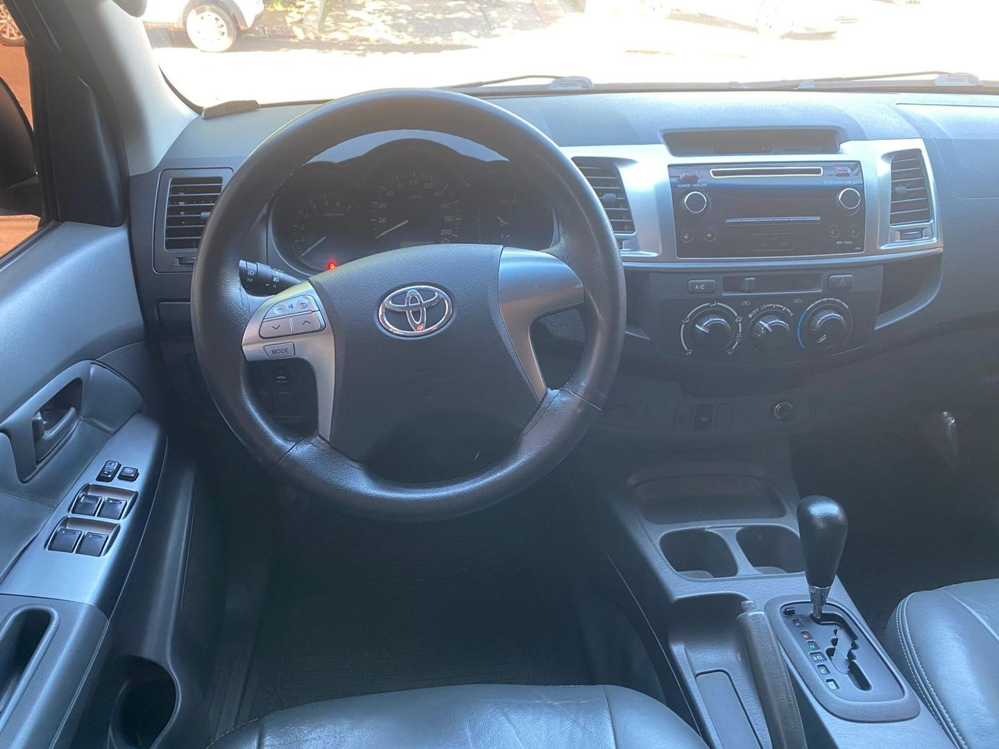 TOYOTA Hilux SR 2.7 16v C.D. 2014 - miniatura 6