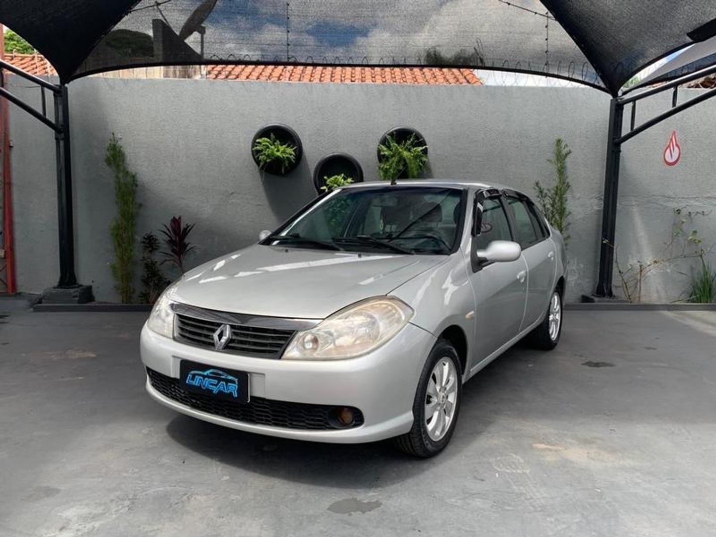 RENAULT Symbol Expression 1.6 16v 2011