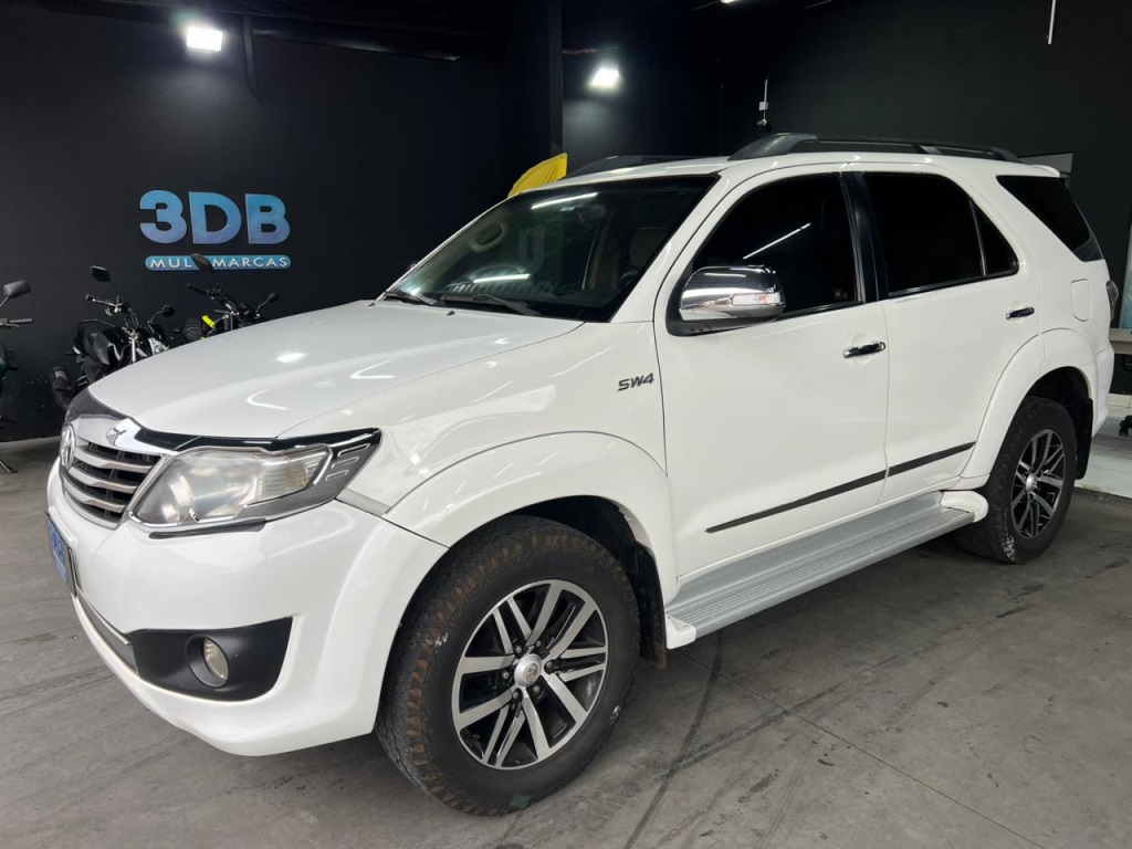 TOYOTA Hilux SW4 SR 2.7 16v 2014